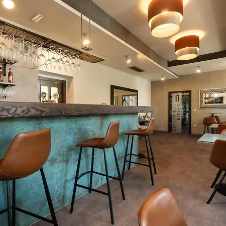 Готель Riverside